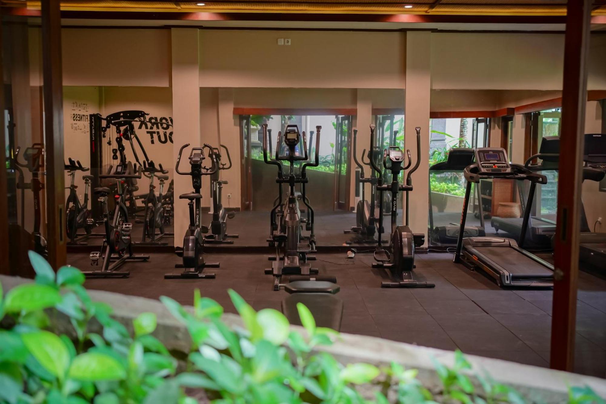 Ubud Nyuh Bali Resort & Spa Exteriér fotografie The gym at the hotel